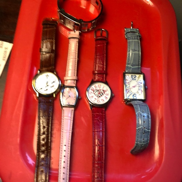 Avon watches, they need batteries - Picture 1 of 1
